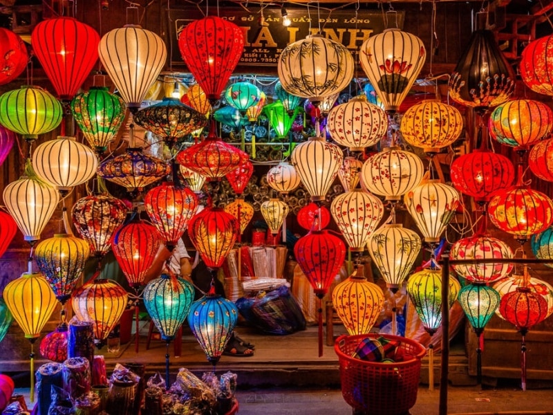 Hoi an’s lantern-lit streets